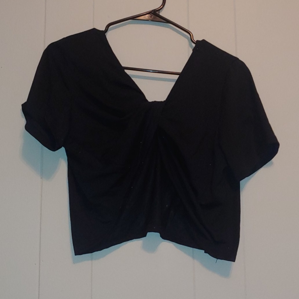Twist fromt crop top